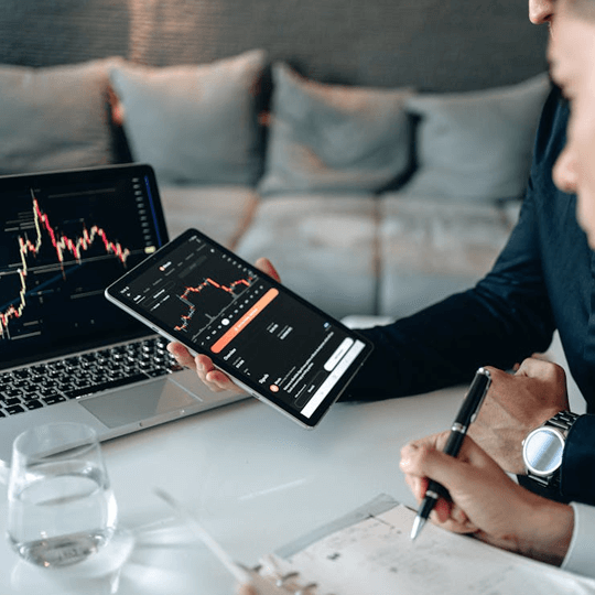 Azur Fundria - Équipe d'experts en crypto-monnaies